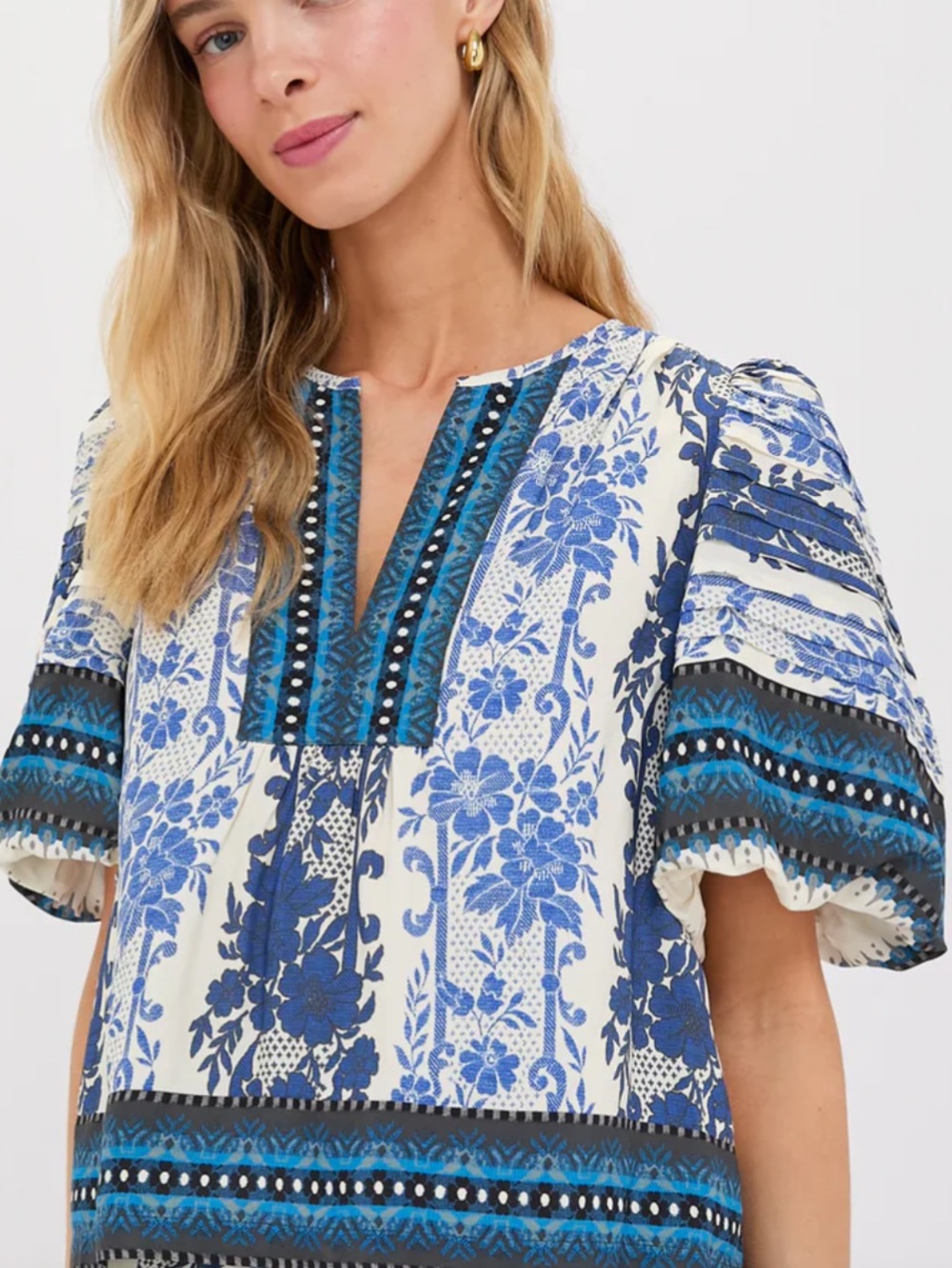 Tuckernuck Bondi Blues Viscose Dina Blouse Blue and White Floral Print Small